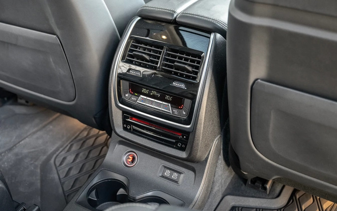 BMW X7 cena 369999 przebieg: 107000, rok produkcji 2020 z Łaskarzew małe 781